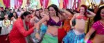 Chunky Pandey, Mahie Gill in Bullett Raja movie still
